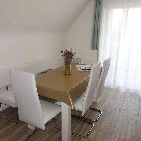 In - Balaton 43602 Apartman *